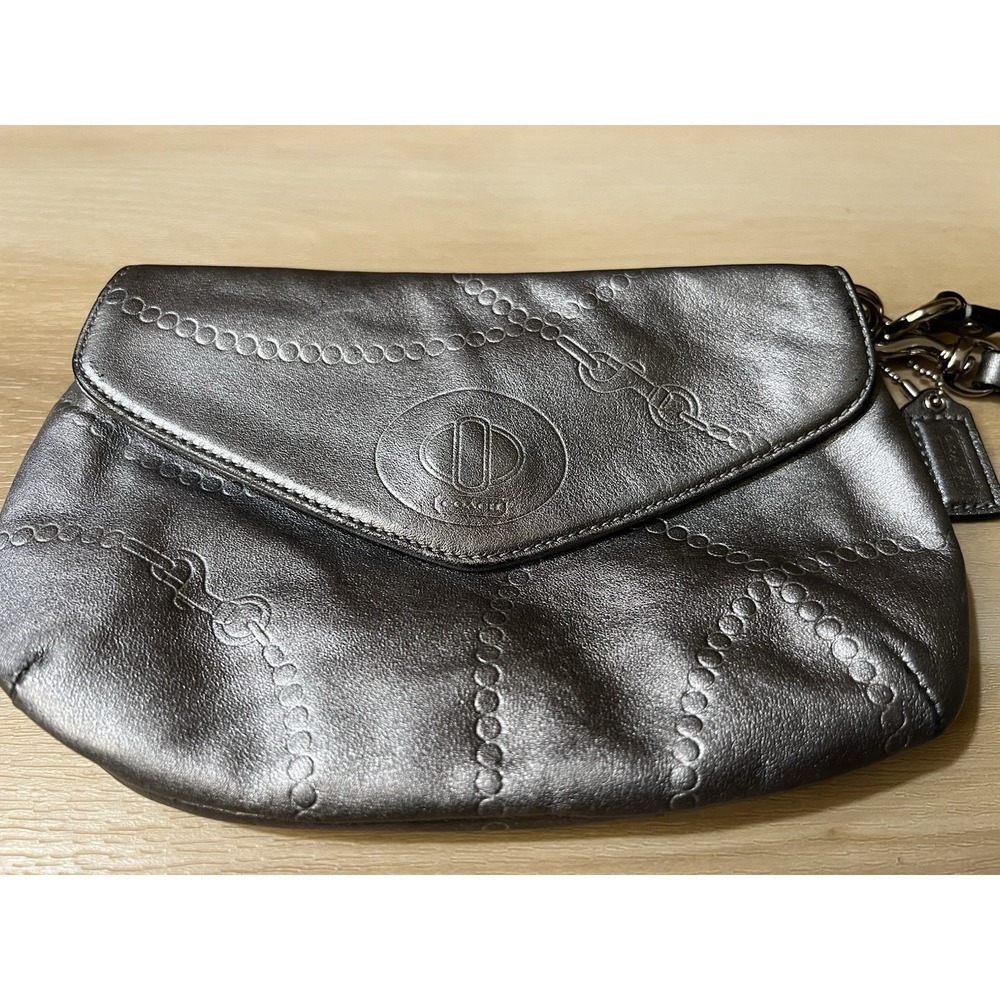 Coach Y2K Silver Leather Chain Emblem Embossed Wristlet Hangtag Purple Interior‎ - Picture 3 of 11